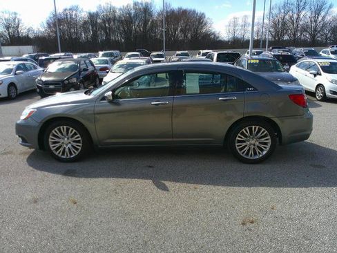 Used 2013 Chrysler 200 Limited image 3