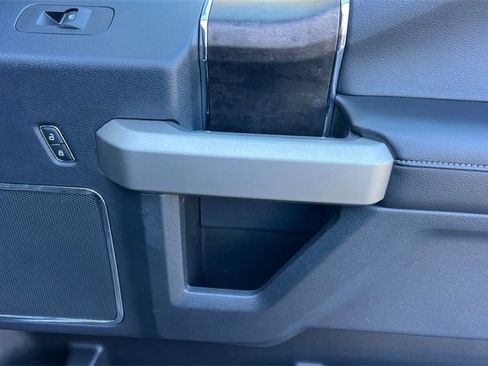 Used 2022 Ford F250 Lariat w/ Black Appearance Package image 19