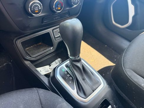 Used 2020 Jeep Renegade Sport FWD image 20