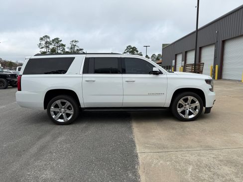 Used 2019 Chevrolet Suburban LT image 4