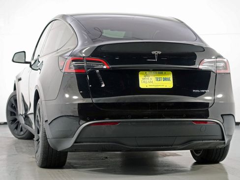 Used 2022 Tesla Model Y Long Range image 6