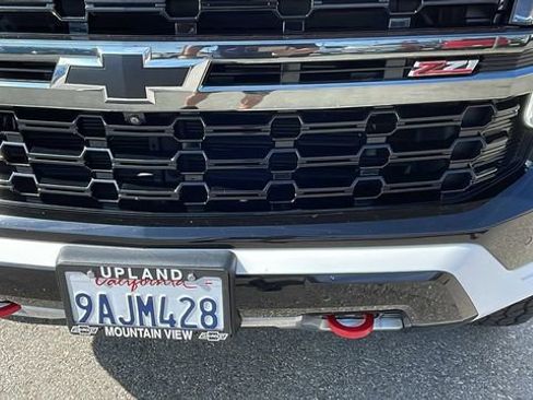 Used 2022 Chevrolet Suburban Z71 w/ Luxury Package image 9