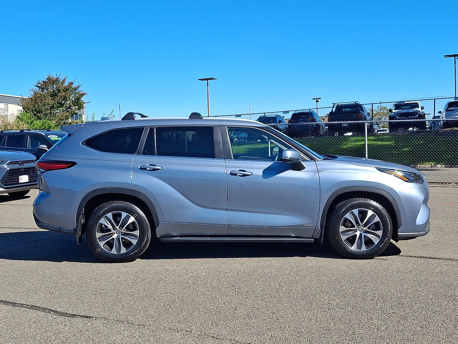 Used 2023 Toyota Highlander XLE AWD/4WD image 8