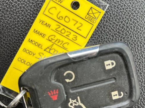 Certified 2023 GMC Acadia SLT image 23