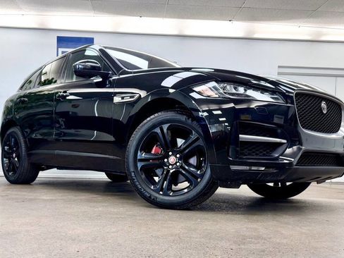 Used 2017 Jaguar F-PACE R-Sport image 3
