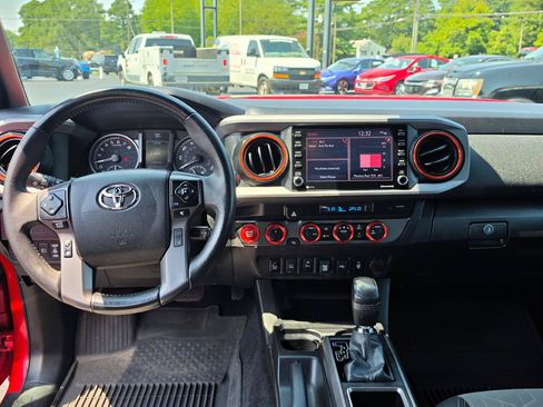 Used 2023 Toyota Tacoma TRD Off-Road w/ Technology Package AWD/4WD image 13