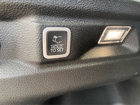 Used 2024 Jeep Grand Cherokee L Altitude AWD/4WD image 7