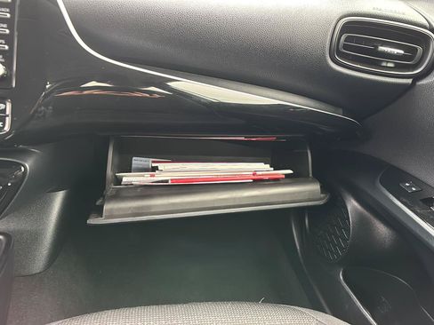 Used 2022 Toyota Prius LE FWD image 35