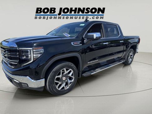 Used 2023 GMC Sierra 1500 SLT w/ SLT Premium Plus Package AWD/4WD image 7