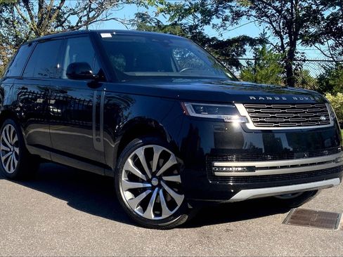 New 2025 Land Rover Range Rover SE image 2