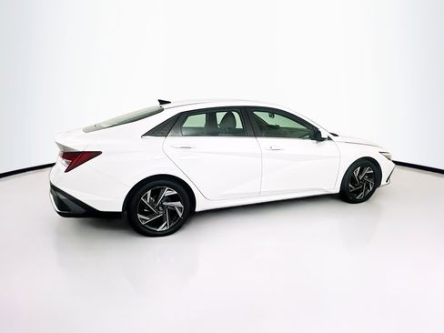 Used 2025 Hyundai Elantra SEL FWD image 10