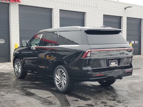 New 2025 Lincoln Navigator Reserve image 3