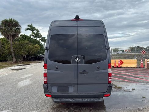 Used 2018 Mercedes-Benz Sprinter 2500 image 3