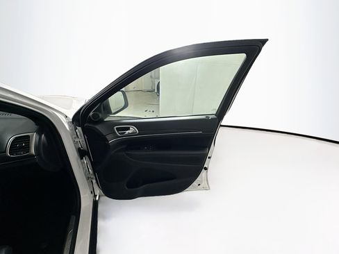 Used 2019 Jeep Grand Cherokee Limited image 33