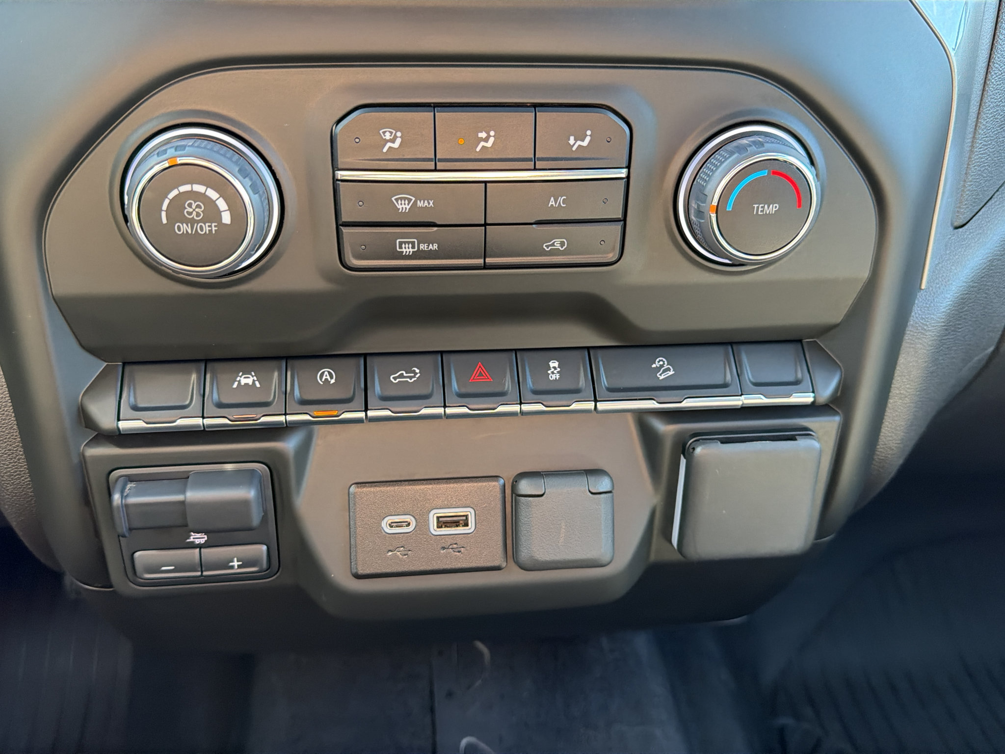 Used 2025 Chevrolet Silverado 1500 Custom Trail Boss w/ Dark Appearance Package AWD/4WD image 30