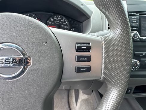 Used 2018 Nissan Frontier SV AWD/4WD image 17