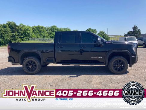 Used 2024 GMC Sierra 2500 AT4 w/ AT4 Premium Plus Package AWD/4WD image 8