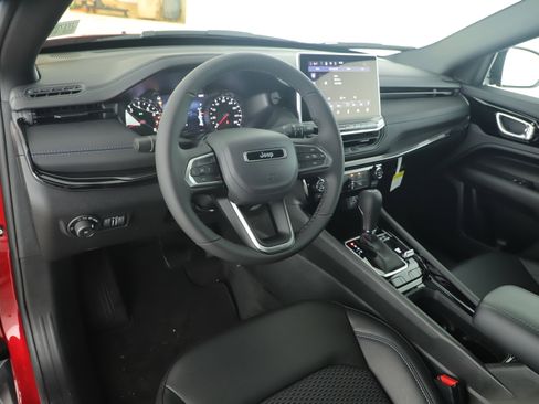 New 2026 Jeep Compass Latitude image 13