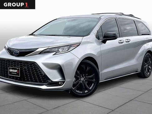 Used 2023 Toyota Sienna XSE image 1