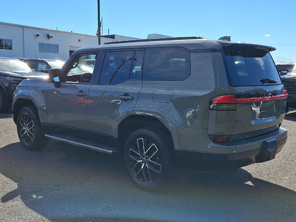 Used 2024 Lexus GX 550 w/ Accessory Package (2T) AWD/4WD image 4