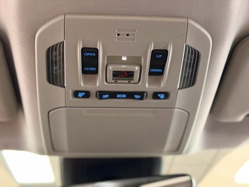 Used 2022 Toyota Highlander XLE FWD image 36