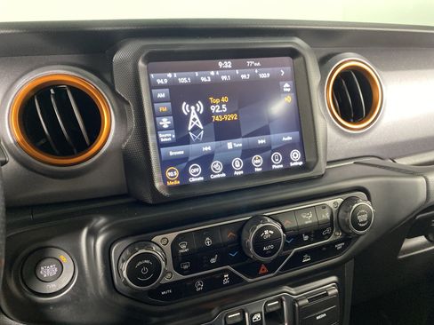 Used 2020 Jeep Gladiator Mojave w/ Dual Top Group AWD/4WD image 35