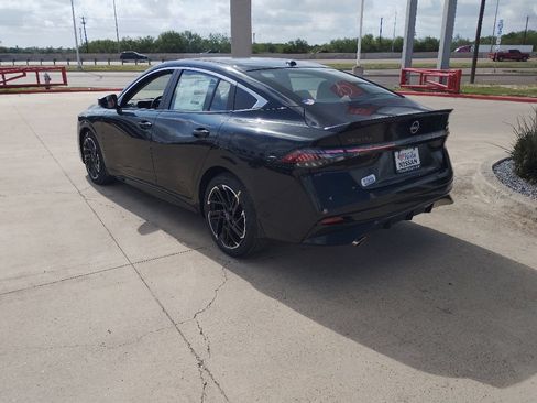 New 2026 Nissan Sentra SR w/ Floor Mat Package FWD image 6