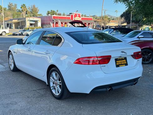 Used 2019 Jaguar XE Premium RWD image 40