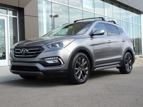 Used 2017 Hyundai Santa Fe Sport image 1