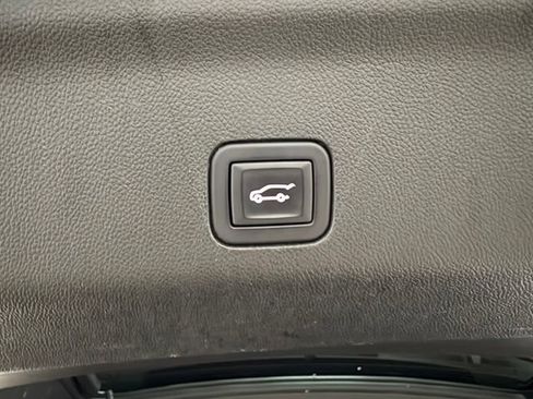 Used 2023 GMC Yukon SLT w/ SLT Premium Package AWD/4WD image 10