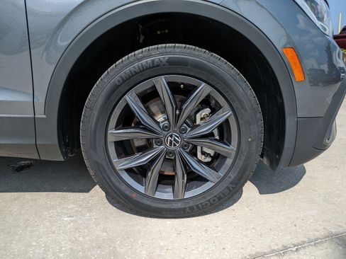 Certified 2023 Volkswagen Tiguan SE FWD image 11
