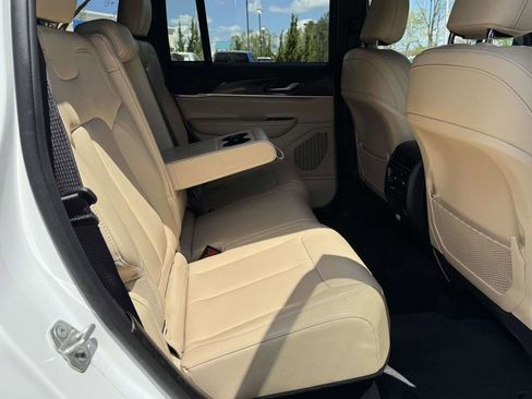Used 2023 Jeep Grand Cherokee Limited AWD/4WD image 15