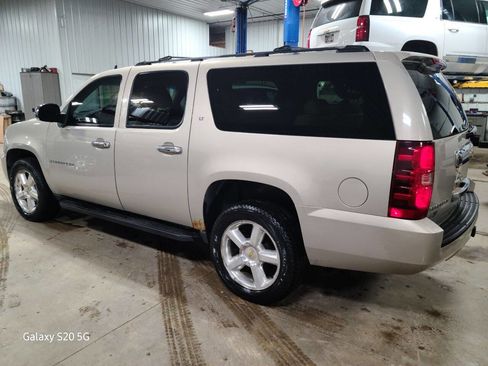 Used 2007 Chevrolet Suburban LT w/ LT Preferred Equipment Group image 6