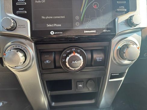 Certified 2020 Toyota 4Runner SR5 AWD/4WD image 18