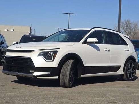 Used 2023 Kia Niro EX Touring image 14