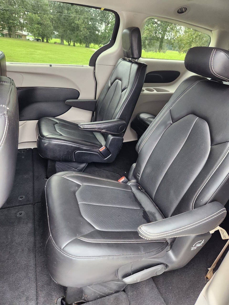 Used 2024 Chrysler Pacifica Touring-L AWD/4WD image 12