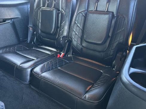 Used 2018 Ford Explorer Platinum image 17