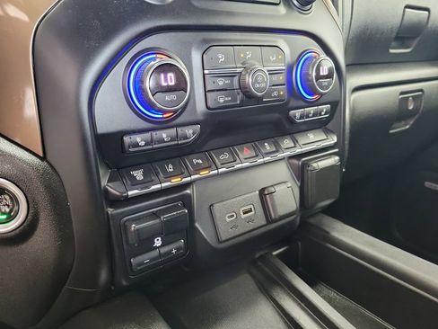 Used 2021 Chevrolet Silverado 3500 High Country AWD/4WD image 28