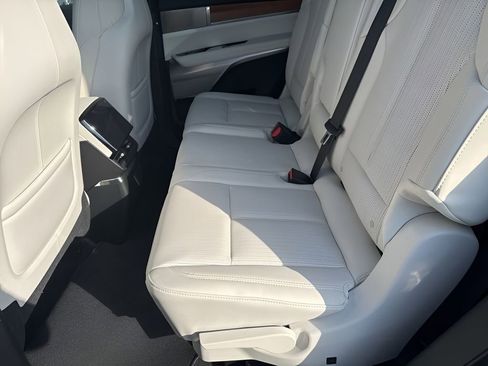 New 2026 Cadillac Vistiq Luxury image 36