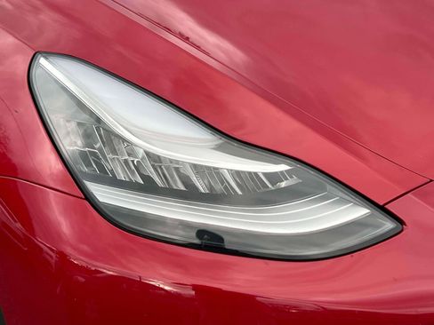 Used 2021 Tesla Model Y Long Range image 11