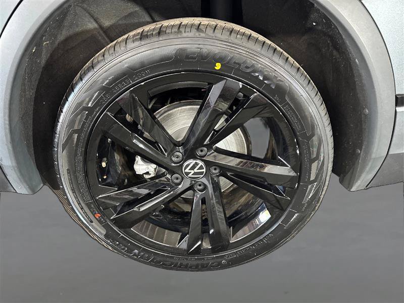 Used 2023 Volkswagen Tiguan SE R-Line FWD image 23