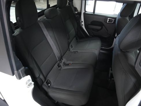 Used 2023 Jeep Gladiator Sport AWD/4WD image 14