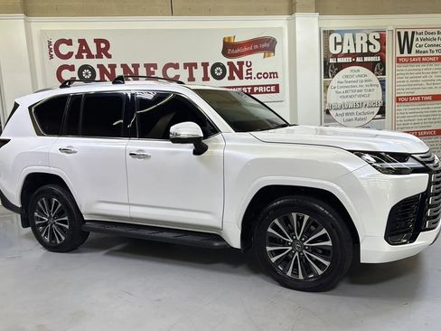 Used 2022 Lexus LX 600 4WD w/ Premium Package image 9
