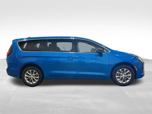 New 2027 Chrysler Pacifica Select AWD/4WD image 11