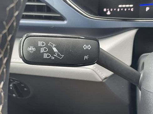 Certified 2024 Volkswagen Taos SE FWD image 23