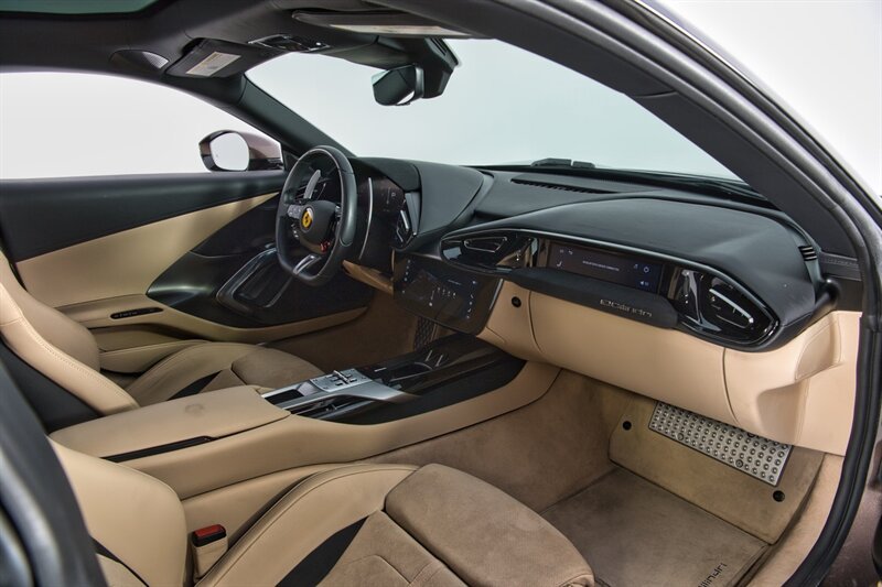 Used 2025 Ferrari 12Cilindri RWD image 30