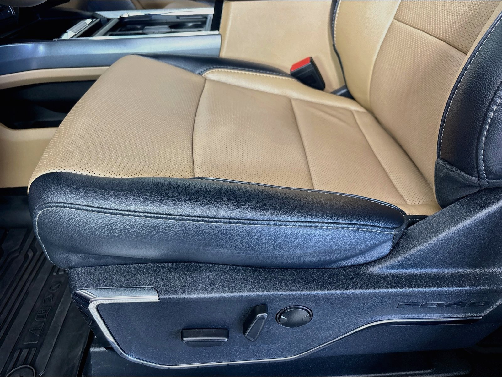 Used 2024 Ford F250 Lariat w/ Lariat Ultimate Package AWD/4WD image 20