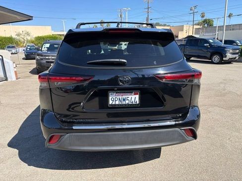 Used 2024 Toyota Highlander LE FWD image 6