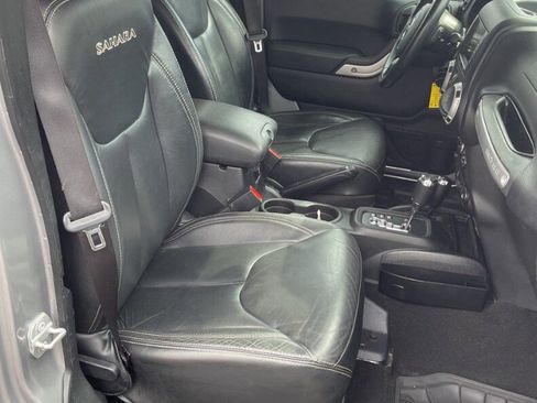 Used 2018 Jeep Wrangler Unlimited Sahara w/ Connectivity Group image 19