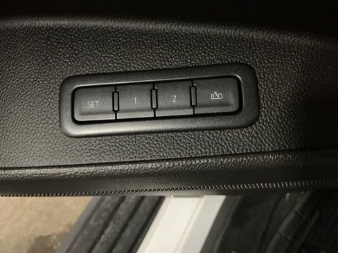 Used 2019 Chevrolet Suburban LT image 12